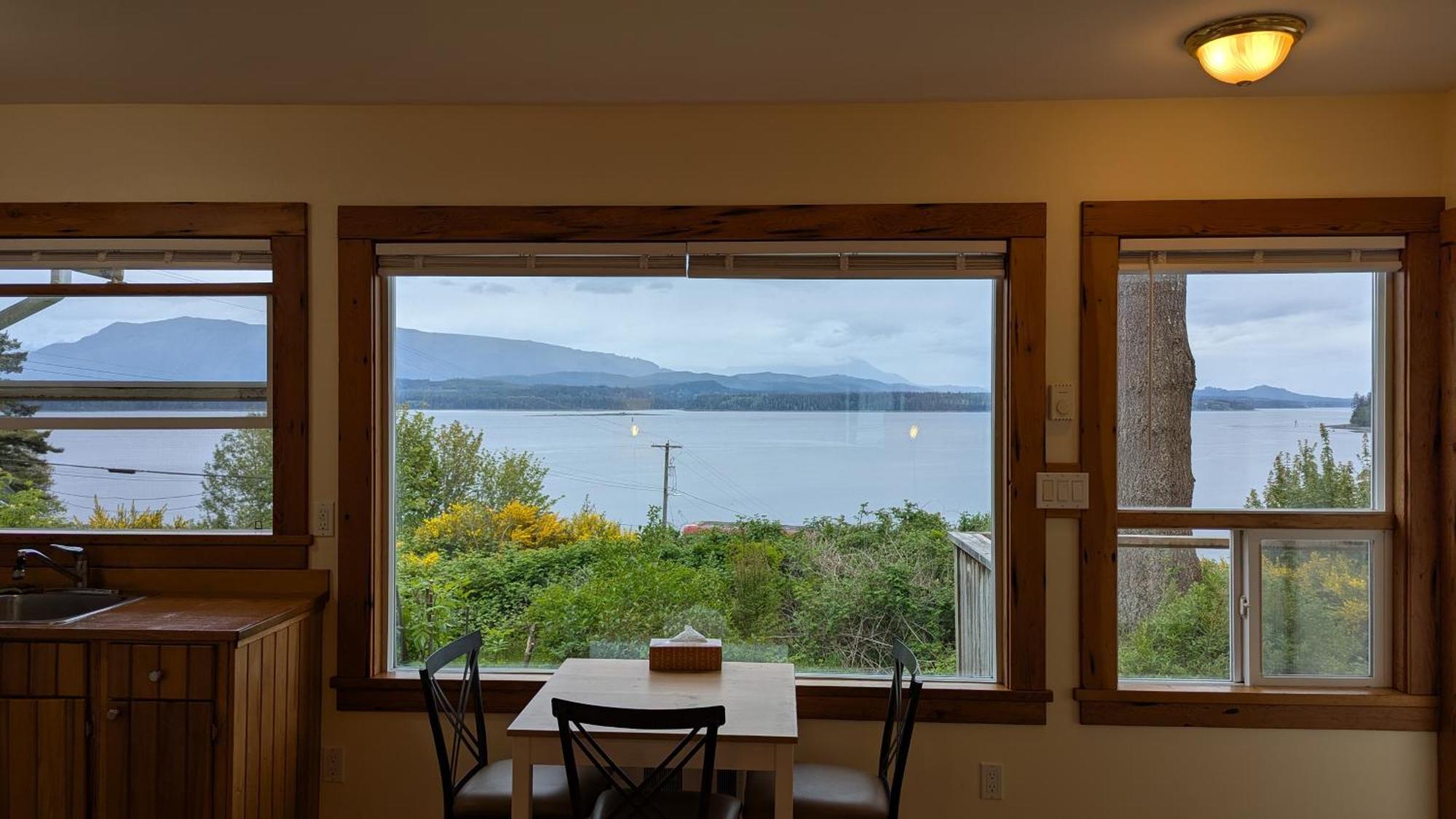 Seine Boat Inn Alert Bay Dış mekan fotoğraf