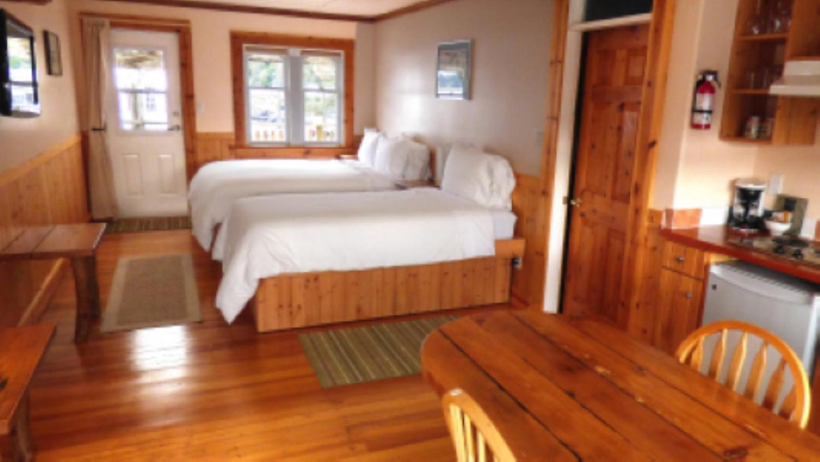 Seine Boat Inn Alert Bay Dış mekan fotoğraf